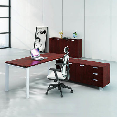 Mesa de oficina ejecutiva roja de 1,6 m Escritorio de gerente ejecutivo con marco de metal