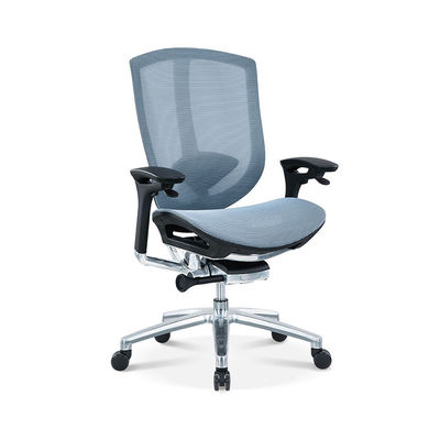 Silla de oficina de malla de fondo azul con reposabrazos ajustables