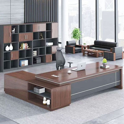 Mesa de oficina del jefe ejecutivo - diseño de melamina de grano de madera de 2200 mm con gabinete lateral
